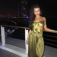 Wanita 22 tahun ini juga bercerita kalau dadanya terasa sesak. Nggak terlalu sakit tapi rasanya ada seseorang yang menduduki dada kamu, kamu tidak bisa bernapas dengan benar, jadi agak tidak nyaman, curhatnya. Foto: Instagram/@kadymcdermott