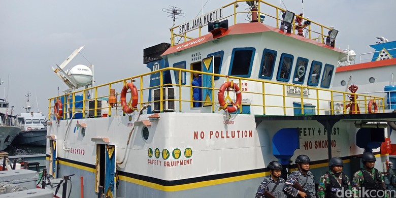 2 Kapal Bermuatan 800 Ton BBM Ilegal Ditangkap di Perairan Lampung 2 Kapal Bermuatan 800 Ton BBM Ilegal Ditangkap di Perairan Lampung