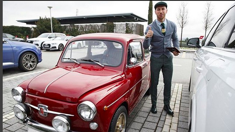 Mobil klasik hadiah untuk Sergio Ramos (Foto: Instagram/Sergio Ramos) Mobil klasik hadiah untuk Sergio Ramos (Foto: Instagram/Sergio Ramos)