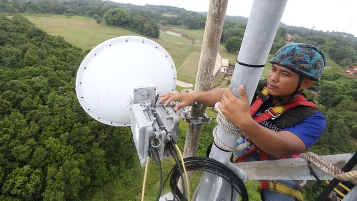 XL Axiata memperkuat infrastruktur dengan menambah jumlah BTS 4G LTE di sejumlah kota dan kabupaten di Jawa Tengah. Foto: XL Axiata XL Axiata memperkuat infrastruktur dengan menambah jumlah BTS 4G LTE di sejumlah kota dan kabupaten di Jawa Tengah. Foto: XL Axiata