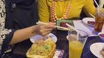Lama Tak Terlihat, Ini Pose Cantik Penyanyi Religi, Sulis Saat Makan