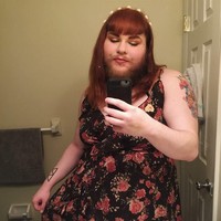 Nova Galaxia kini tak minder dengan keadaannya yang wajahnya dipenuhi dengan janggut. Ia malah percaya diri untuk menjadi seorang beauty vlogger. Dulu dia berteman baik dengan alat cukur, tapi terus-terusan mencukur membuatnya lelah. Setelah mencoba tampil dengan bulu-bulunya, ia merasa hidupnya baik-baik saja. Selama menumbuhkan janggutnya, Nova menemukan jika kebanyakan orang ternyata tidak peduli dengan kondisinya. Kalau pun mereka peduli, orang-orang cenderung lebih positif dan suportif. Foto: Dok. Facebook