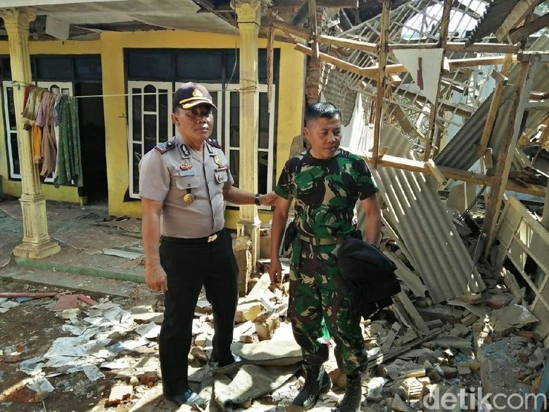 Blarr... Rumah Produsen Petasan Meledak, 1 Orang Tewas, 1 Luka Blarr... Rumah Produsen Petasan Meledak, 1 Orang Tewas, 1 Luka