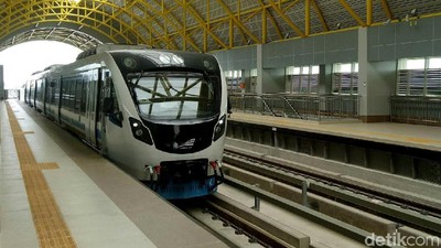 Wuus, LRT Palembang Melaju Mulus di Rel