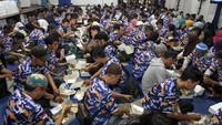 Begini suasana akrab dan hangat ratusan kader nasdem yang mengikuti acara silaturahmi dan buka bersama ini. Foto: dok. Nasdem/Pius