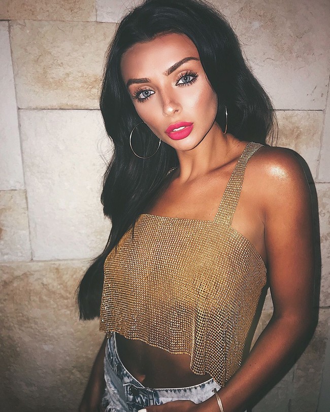 Kady mengaku puas dengan hasil operasi payudaranya. Tujuannya agar payudaranya lebih besar dan membuatnya tampak lebih seksi. Foto: Instagram/@kadymcdermott