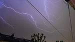Foto: Dashyatnya Badai Petir yang Menyambar di Langit Inggris