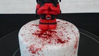 Merah, hitam dan putih jadi tema utama kue Deadpool buatan @wwwmycupsnckecom.  Foto: Instagram
