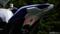 Kalau pemilik motor tidak mau pasang tempat penyimpanan, jok penumpang jadi lebih berfungsi maksimal. Foto: BMW