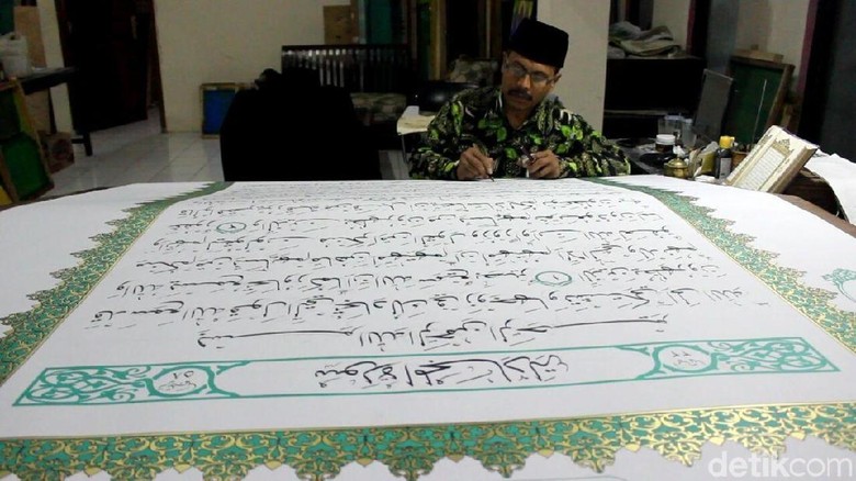 Melihat Alquran Raksasa dari Wonosobo untuk Presiden Jokowi Melihat Alquran Raksasa dari Wonosobo untuk Presiden Jokowi