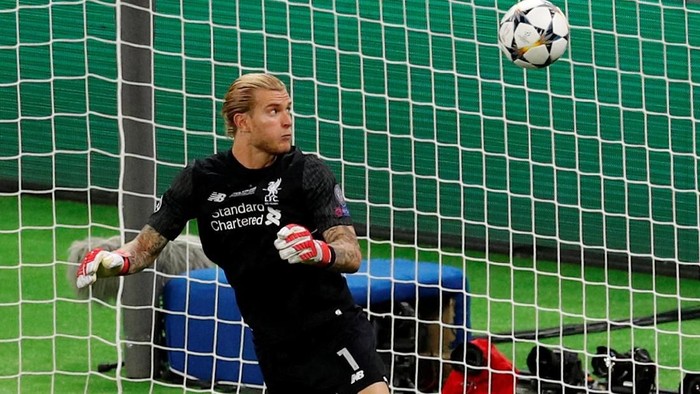 Karius alami gegar otak saat final liga Champions. Foto: Phil Noble/Reuters Karius alami gegar otak saat final liga Champions. Foto: Phil Noble/Reuters