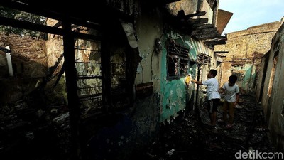 Potret Puluhan Rumah Hangus Pasca Kebakaran di Bidara Cina