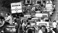 Bethel, New York, pada Agustus 1969 dilanda kemacetan selama tiga hari sepanjang 32 km. Penyebabnya lebih dari 500.000 orang berhamburan di pertanian terkenal Max Yasgur untuk menyaksikan Festival Musik & Seni Woodstock. Istimewa/alltop9.com