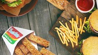 Mie goreng instan matang yang dipotong memanjang lalu dibalut telur dan digoreng hingga garing ini ternyata bisa jadi pengganti french fries. Kalau french fries cuma punya rasa asin gurih, mie goreng kering punya rasa manis, asin, dan gurih. Mantap! Foto: Instagram Indomieau