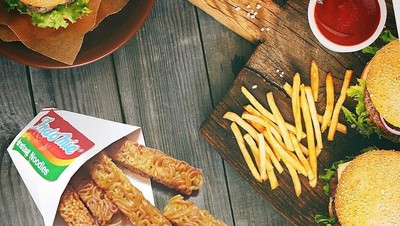 Selain Donat, Ini Dia 9 Kreasi Makanan yang DIbuat dari Mie Goreng Instan
