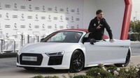 Sebagai personel Real Madrid, Sergio Ramos juga mendapatkan gratis mobil Audi R8 V10 Spyder. Foto: Real Madrid