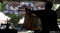 Puluhan penjahit tidak merasa sepi orderan bulan Ramadhan yang penuh berkah ini.