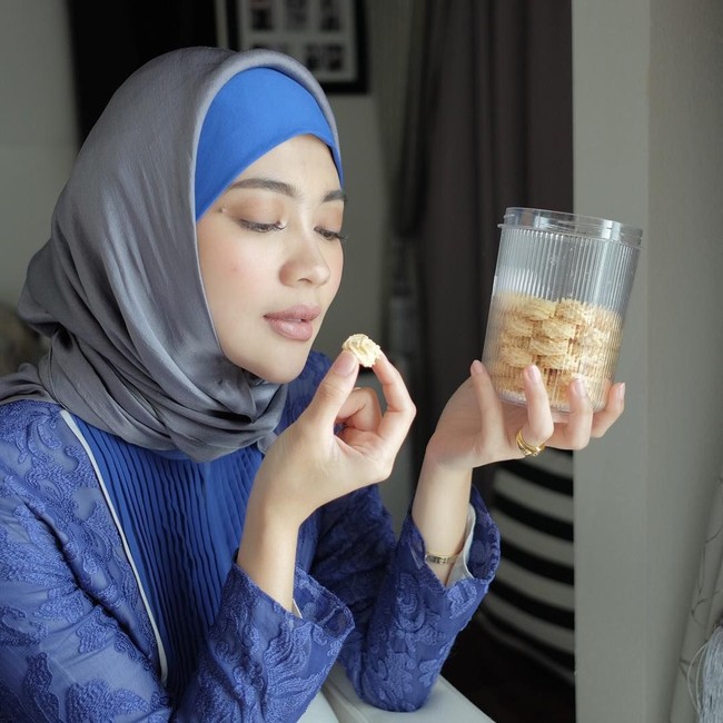 Serunya Gaya Kulineran Indah Dewi Pertiwi hingga Pembukaan Kedai Rakyat