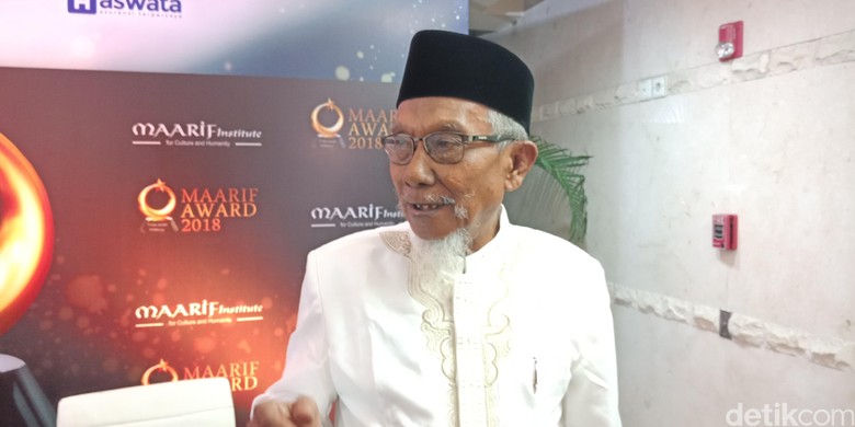 Muslim Peredam Konflik di Maumere Dianugerahi Maarif Award 2018 Muslim Peredam Konflik di Maumere Dianugerahi Maarif Award 2018