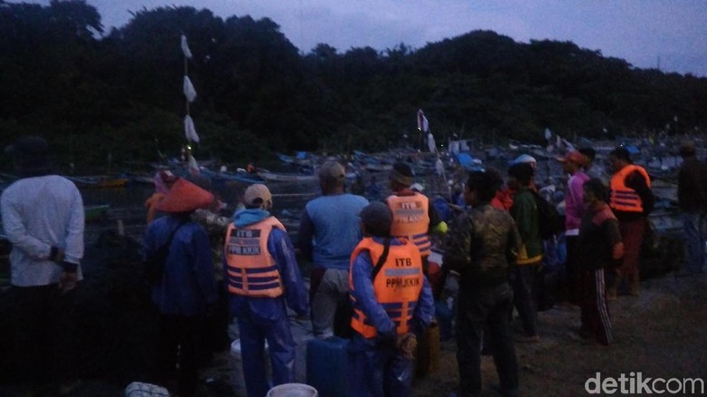3 Nelayan Hilang di Pantai Santolo Garut Saat Berburu Cumi-cumi 3 Nelayan Hilang di Pantai Santolo Garut Saat Berburu Cumi-cumi