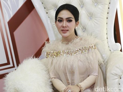Biasa Tampil Serba Mewah, Perawatan Kulit Syahrini Ternyata Murah Banget 