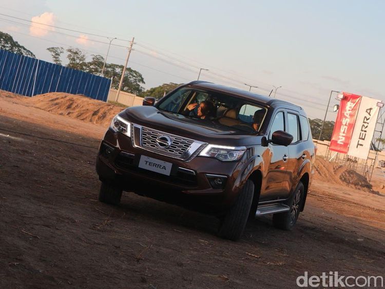Pesaing Fortuner dan Pajero Sport dari Nissan