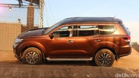 Saat itu, detikOto hanya berkesempatan untuk mengemudikan Terra di jalur off road saja. Berbadan bongsor, namun sayang saat pertama kali menginjakkan kaki di pedal gas Terra, tenaganya tidak sebesar yang dikira. Butuh beberapa detik juga menunggu tenaga besar Terra keluar setelah pedal gas diinjak Foto: Dina Rayanti
