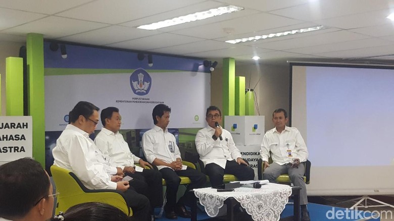 Kemendikbud: Nilai Rata-rata UN SMP 2018 Alami Penurunan Kemendikbud: Nilai Rata-rata UN SMP 2018 Alami Penurunan