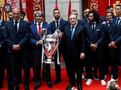 Real Madrid memulai parade perayaan La Decimotercera (gelar ke-13) Liga Champions pada Minggu (27/8/2018) sore waktu setempat. Gelar didapat setelah mengalahkan Liverpool 3-1. (Foto: Javier Barbancho/Reuters)