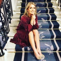 Sebelum menjadi model, Kitty mengenyam pendidikan psikologi, politik dan literatus Inggris di University of Cape Town, Afrika Selatan. Ia juga menempuh gelar master di sekolah bisnis Regents University London. Di sana ia belahar tentang brand management barang-barang mewah. Foto: Instagram/@kitty.spencer