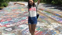 Kini, Graffiti Highway adalah objek wisata populer, jaraknya hanya sekitar dua setengah jam di sebelah barat laut Philadelphia. Di dalam komplek perumahannya pun dipenuhi dengan grafiti (stephaniellam/Instagram)