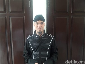 Selamat Ultah! Cara Pedagang Barang Antik Tagih Utang Ahmad Dhani