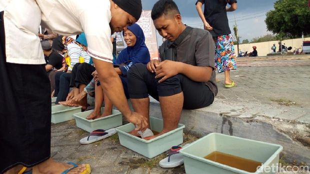 Guyubnya Berbuka dengan Liwetan Massal di Ponorogo