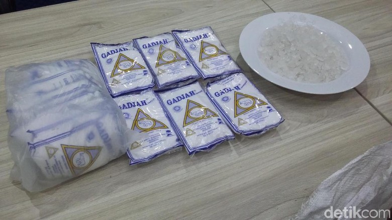 Bareskrim Sita 40 Ribu Ton Garam di Surabaya Bareskrim Sita 40 Ribu Ton Garam di Surabaya