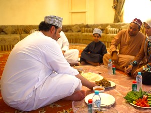 Makan Bersama Sambil Melantai ala Oman