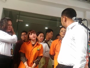 Begini Ekspresi Roro Fitria Saat Hendak Dibawa ke Kejaksaan