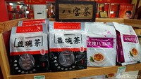 Goji berry biasanya diolah menjadi semacam dodol atau permen yang disukai beragam kalangan. Citarasanya sendiri manis sedikit asam. (Wahyu/detikTravel)