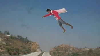 Flying. (Foto: indihumor)