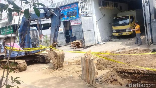  Lubang galian resapan air di depan Gereja Baptis Indonesia, Grogol, Jakarta Barat, belum ditutup, Senin (28/5/2018)