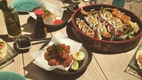 Lagi-lagi, Loris mengunggah foto makanan khas Jepang. Salah satunya ada sushi! Foto: Instagram @lorisk21