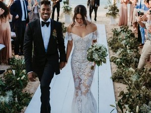 Viral Ibu Mertua Dihujat Pakai Gaun Mirip Pengantin di Pernikahan Putranya