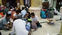 Megibung Tradisi Bukber Ala Muslim Kepaon Bali