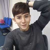 Selain itu, pria yang berprofesi sebagai makeup artist itu juga berpikir penampilan akan mengembangkan bisnisnya. Foto: Facebook Steven Yong