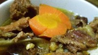 Pindang daging yang ini sekilas terlihat seperti gulai ya. Netizen @tuannonamakan menambahkan pelengkap berupa irisan wortel. Foto: Instagram