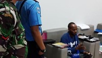 Penumpang pesawat Lion Air JT 687 yang mengaku membawa bom di dalam pesawat ditangkap polisi. Namanya Frantinus Nirigi. (Foto: dok. Istimewa)