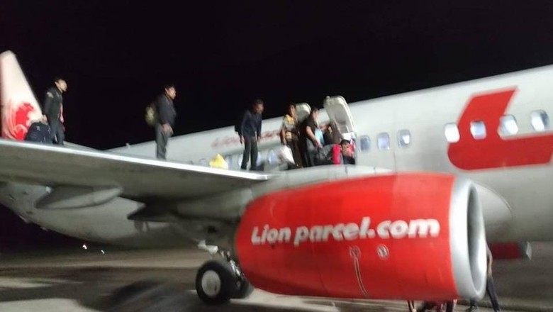 Panik Loncat karena Ancaman Bom, Sejumlah Penumpang Lion Air Luka Panik Loncat karena Ancaman Bom, Sejumlah Penumpang Lion Air Luka