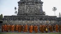 Penyemayaman api abadi tersebut merupakan rangkaian dari ritual menjelang hari raya Waisak 2562 BE/2018. Antara Foto/Hendra Nurdiyansyah.