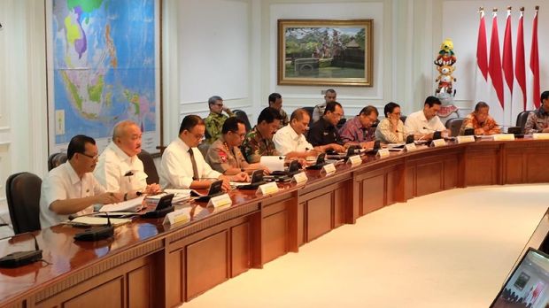  Jokowi juga meminta laporan terkait pengamanan Asian Games. Ia ingin negara peserta Asian Games terjamin keamanannya.