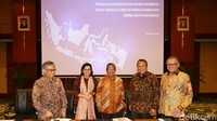 Ketua Dewan Komisioner OJK Wimboh Santoso, Menteri Keuangan Sri Mulyani, Menko Perekonomian Darmin Nasution, Gubernur Bank Indonesia Perry Warjiyo, dan Ketua Dewan Komisioner LPS Halim Alamsyah memberikan keterangan pers usai rapat.