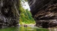 Untuk mencapai ke sini, ada maskapai Fiji Ariways yang bisa mengantar traveler. Paket-paket wisata pun tersedia untuk beberapa pulau di Fiji (Fiji Tourism)